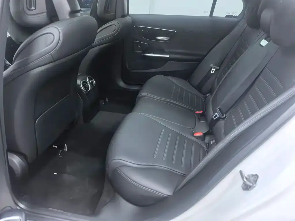 Mercedes-Benz C-Class 2023 из CN, фото 2