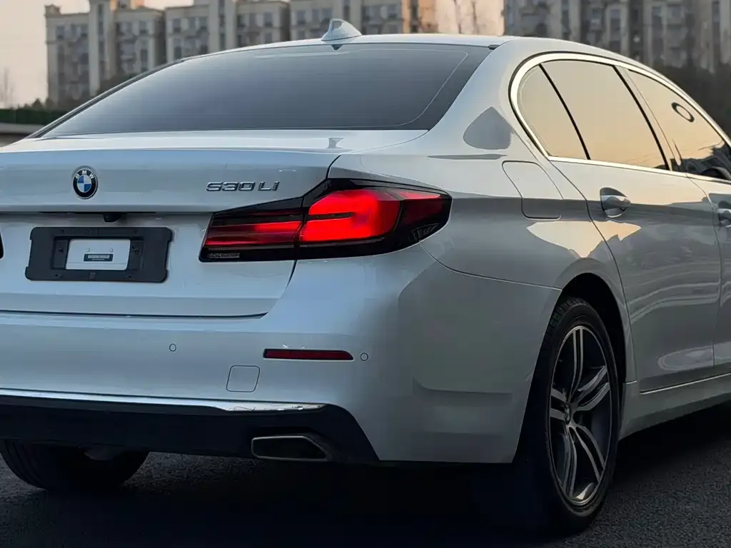 BMW 5 Series — фото 3
