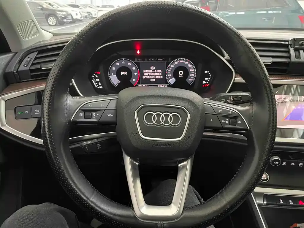 Audi Q3 — фото 5