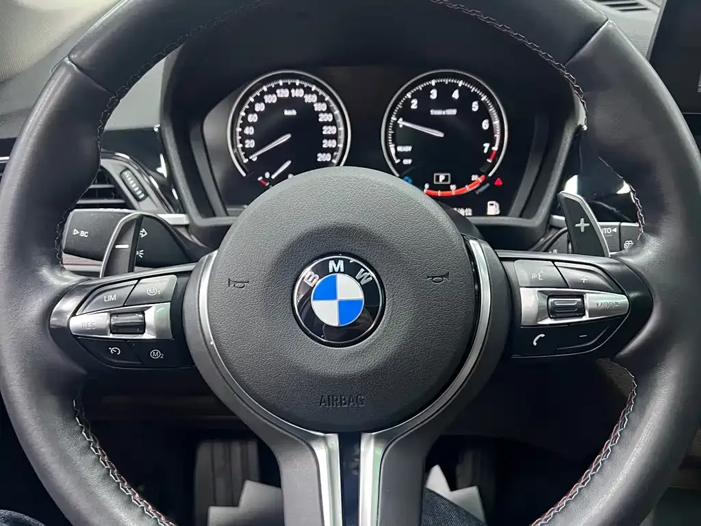 BMW X1 — фото 10