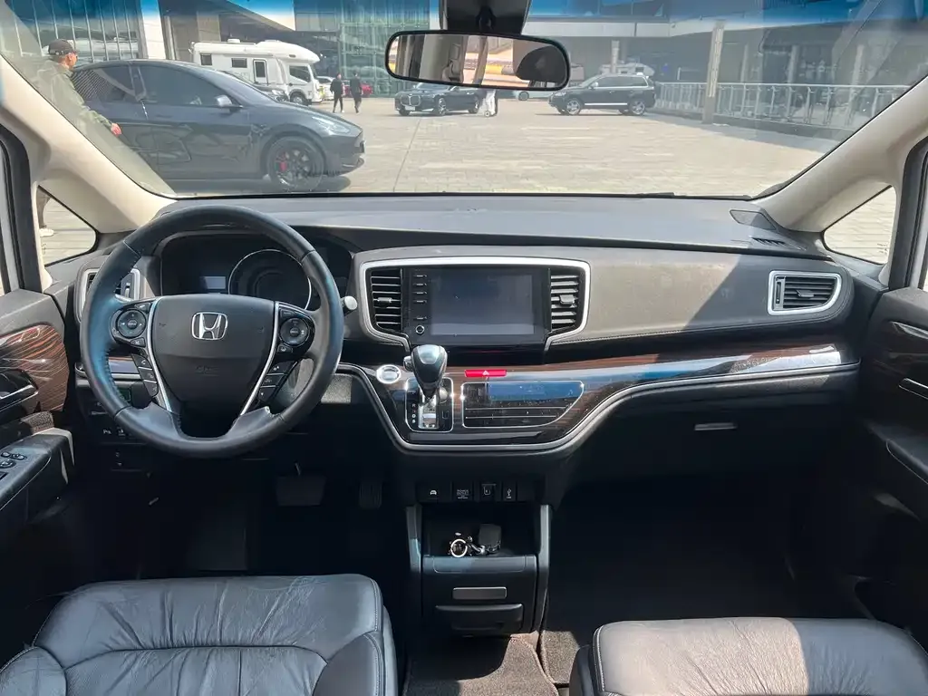Honda Odyssey — фото 10