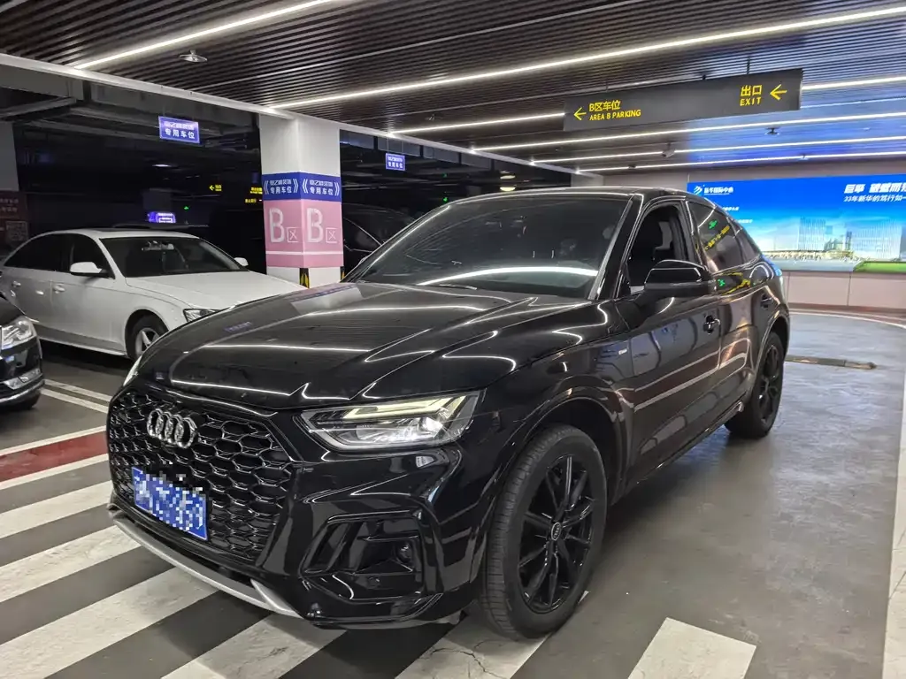 Audi Q5L Sportback — фото 1