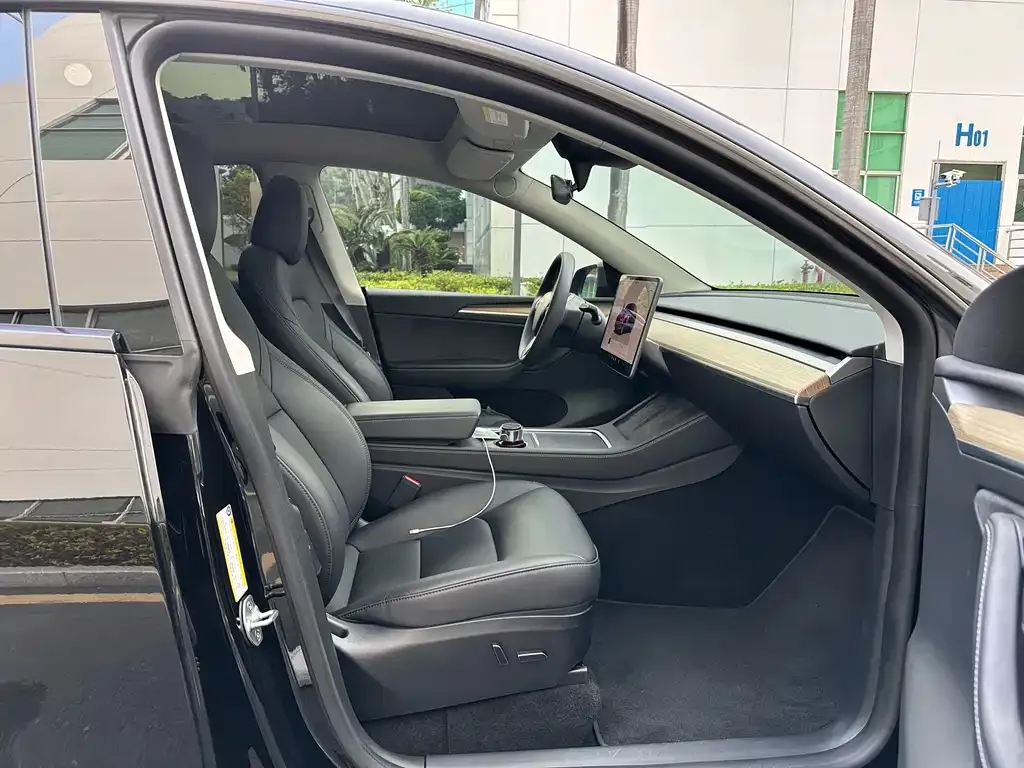 Tesla Model Y 2023 из CN, фото 8