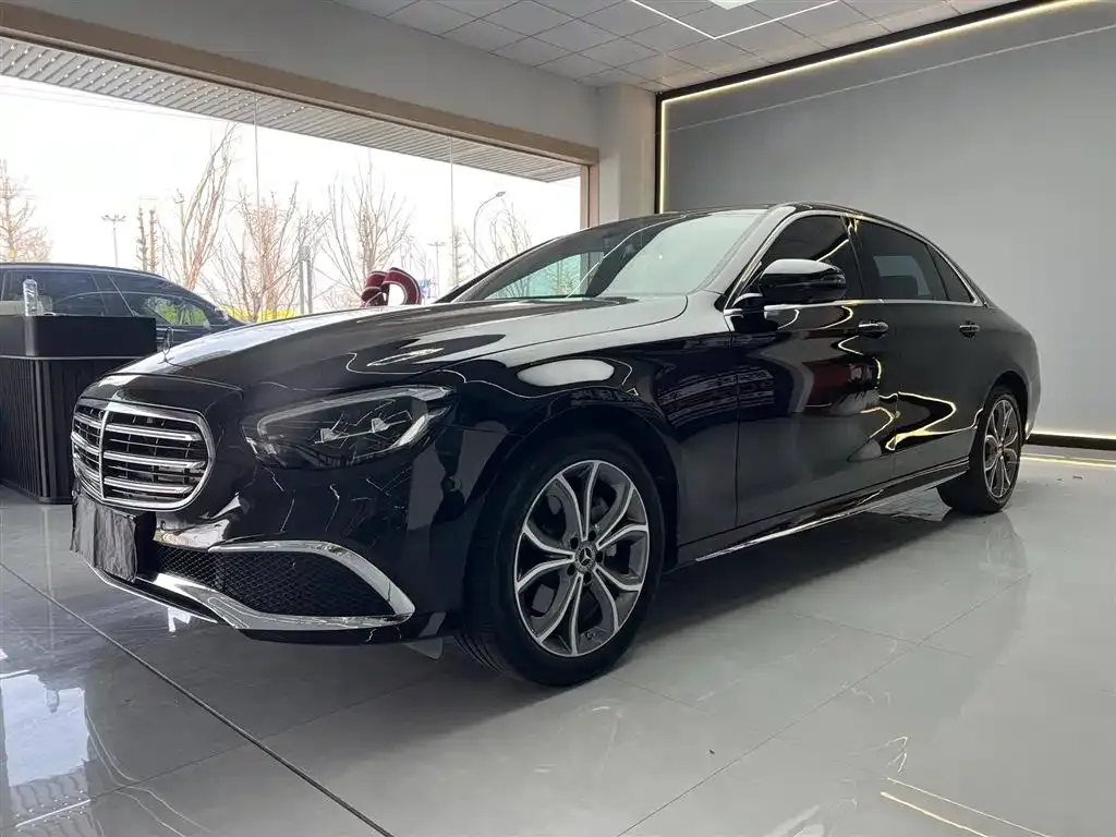 Mercedes-Benz E-Class — фото 1