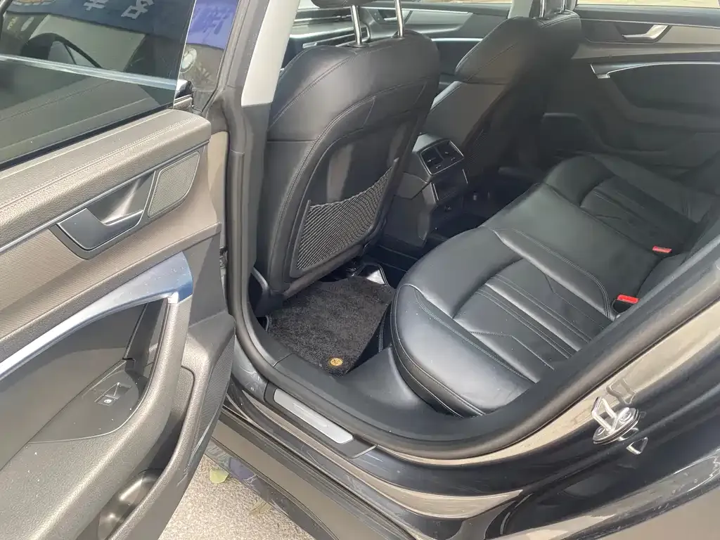 Audi A7 2021 из CN, фото 4
