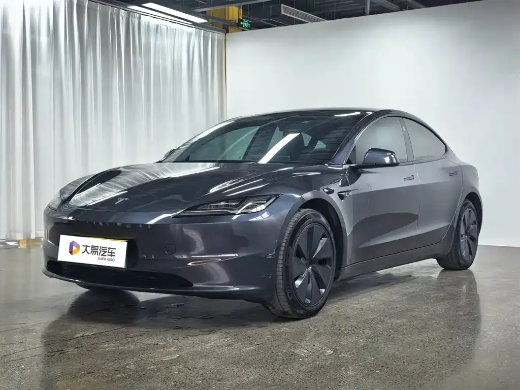 Tesla Model 3 — фото 1