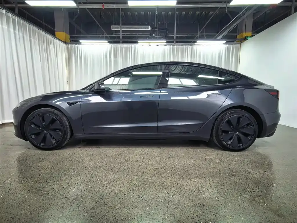Tesla Model 3 — фото 9