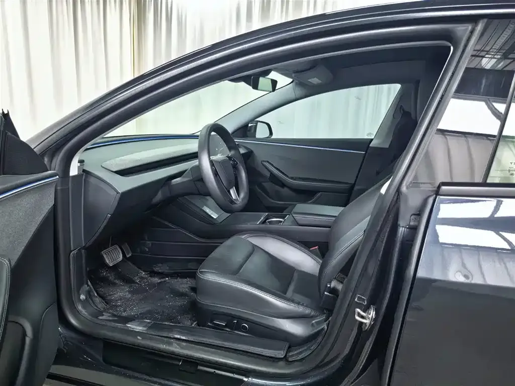 Tesla Model 3 — фото 10