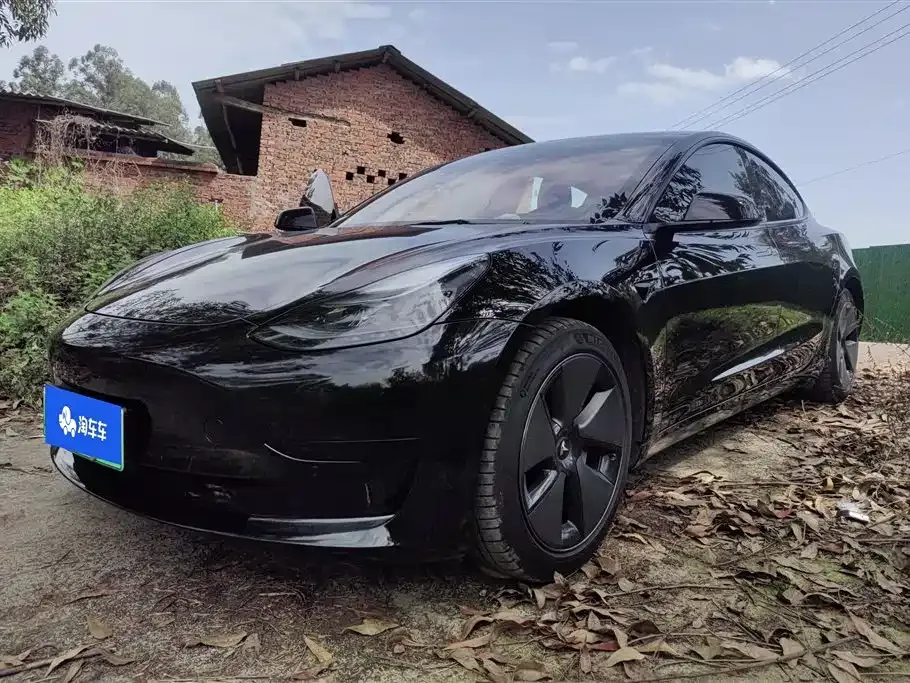 Tesla Model 3 — фото 1
