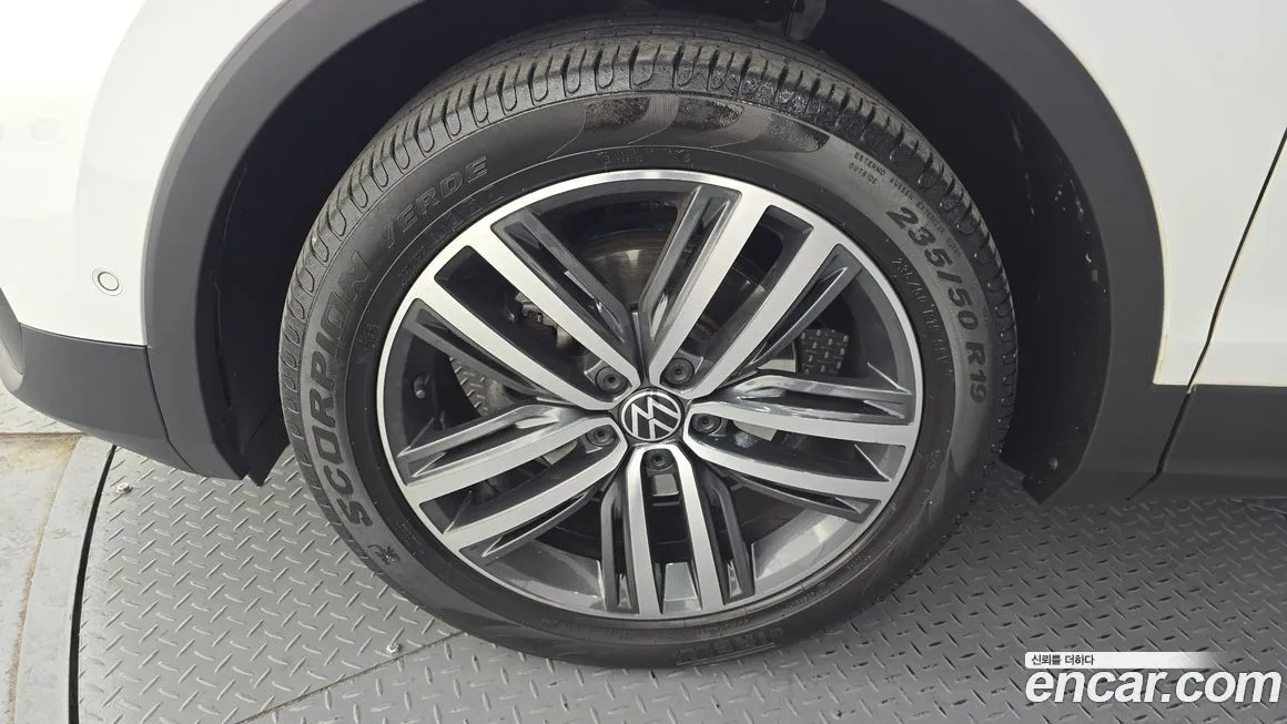 Volkswagen Tiguan — фото 7