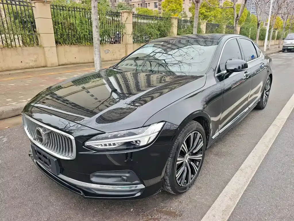 Volvo S90 — фото 1