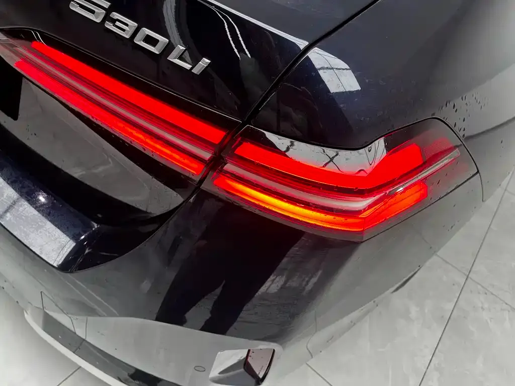 BMW 5 Series — фото 6
