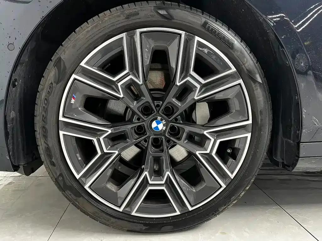 BMW 5 Series — фото 8