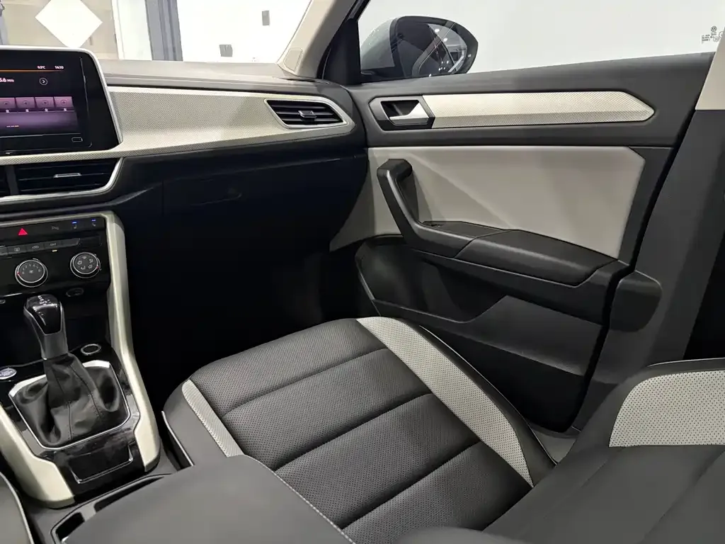 Volkswagen T-Roc 2023 из CN, фото 10