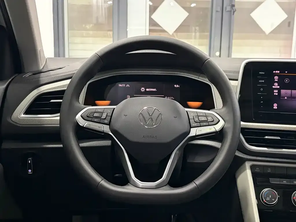 Volkswagen T-Roc 2023 из CN, фото 8