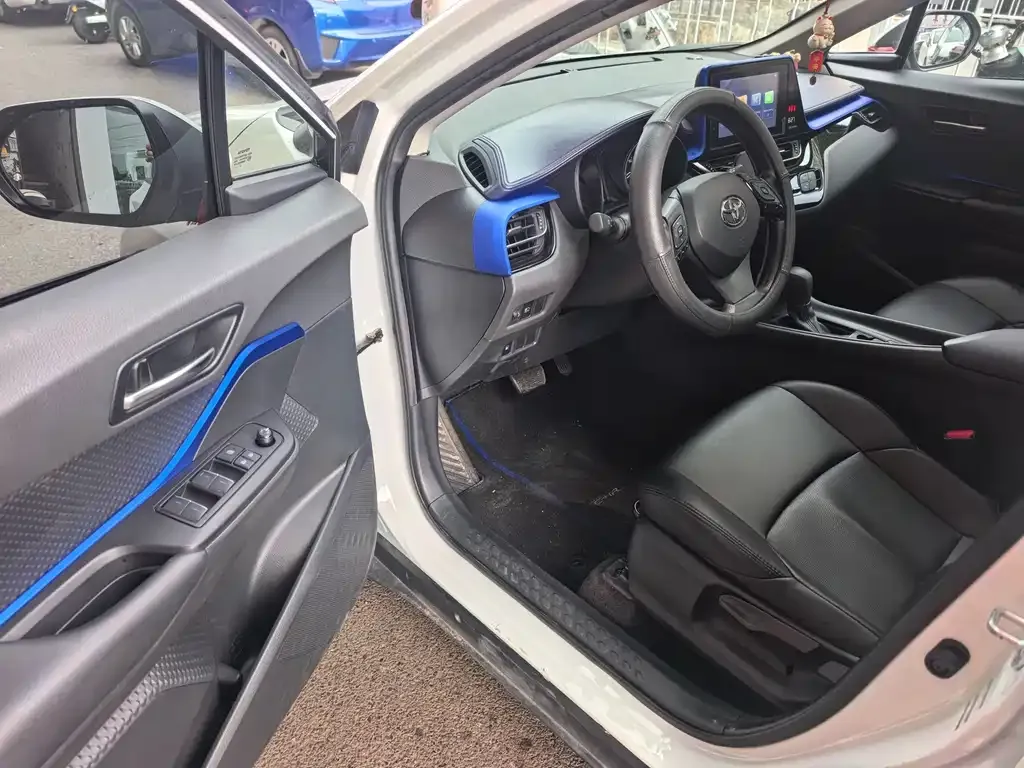 Toyota C-HR 2023 из CN, фото 3