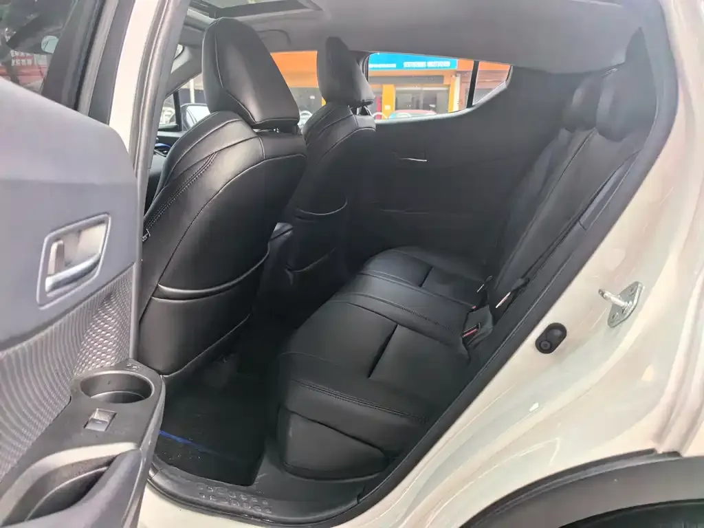 Toyota C-HR 2023 из CN, фото 2
