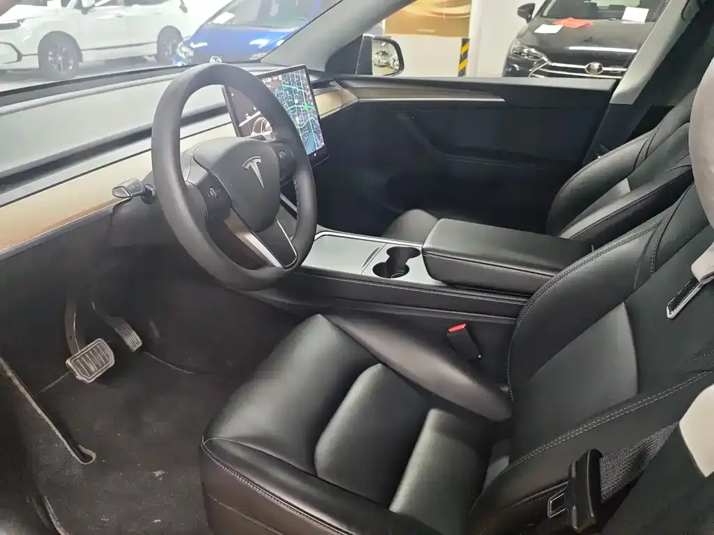 Tesla Model Y — фото 4