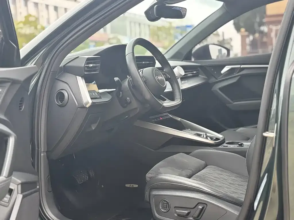 Audi A3 2023 из CN, фото 4