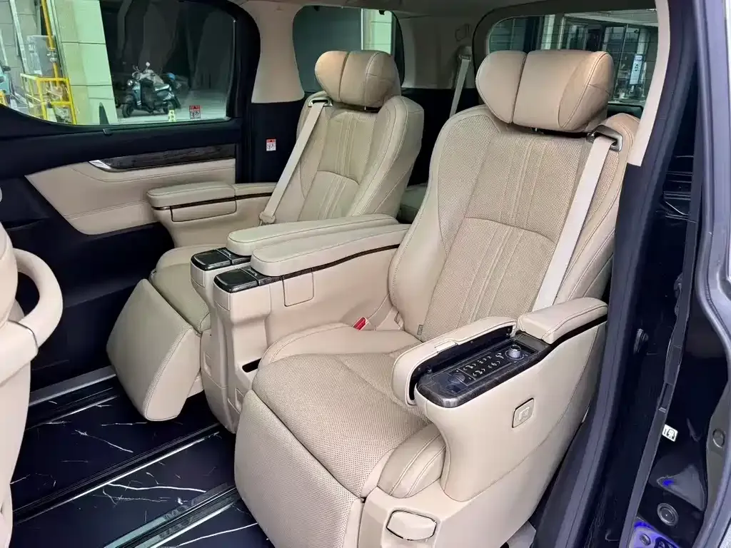 Toyota Alphard 2023 из CN, фото 7