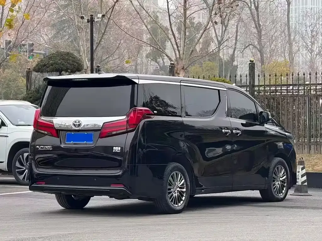 Toyota Alphard 2023 из CN, фото 9