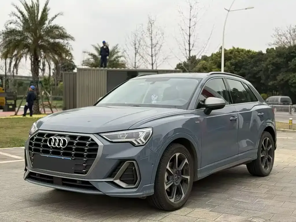 Audi Q3 — фото 1