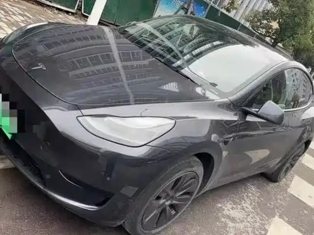 Tesla Model Y — фото 1