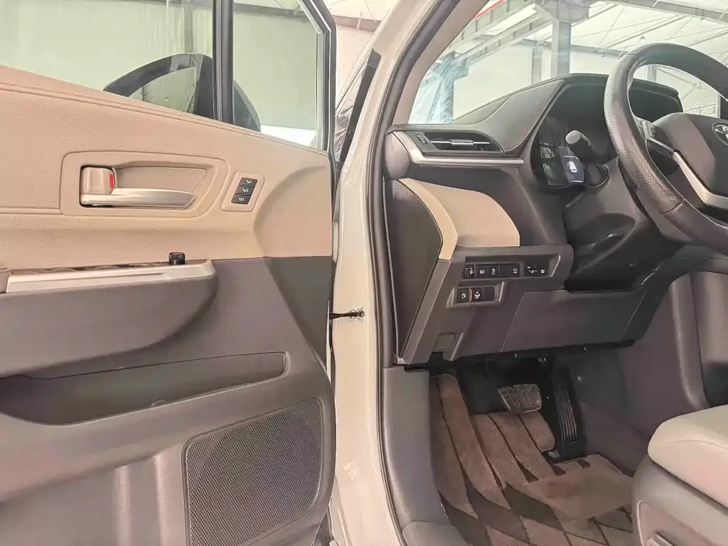 Toyota Granvia 2023 из CN, фото 6