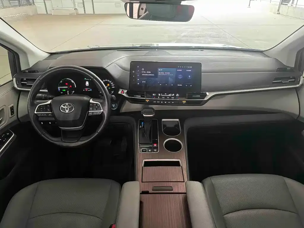 Toyota Granvia 2023 из CN, фото 9