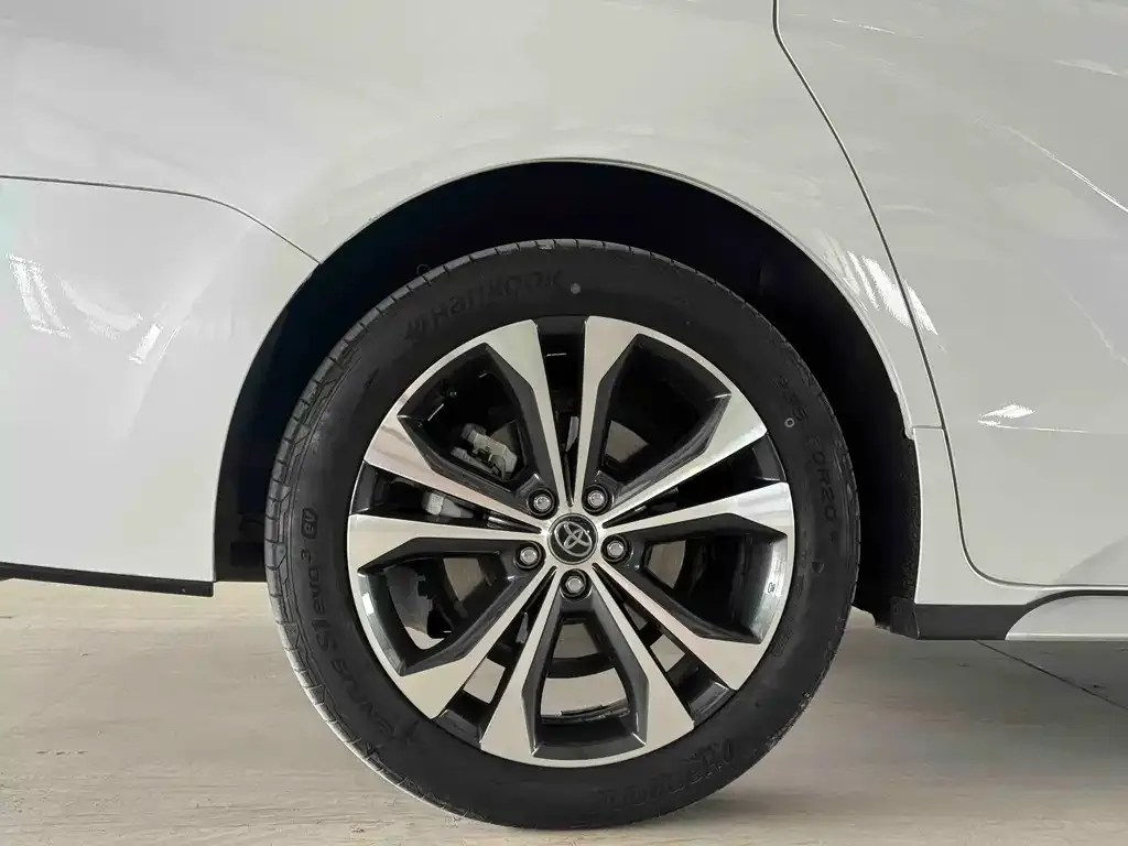 Toyota Granvia 2023 из CN, фото 3