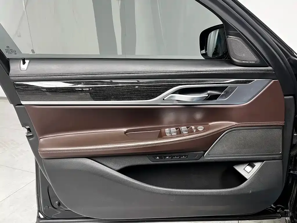 BMW 7 Series 2021 из CN, фото 6