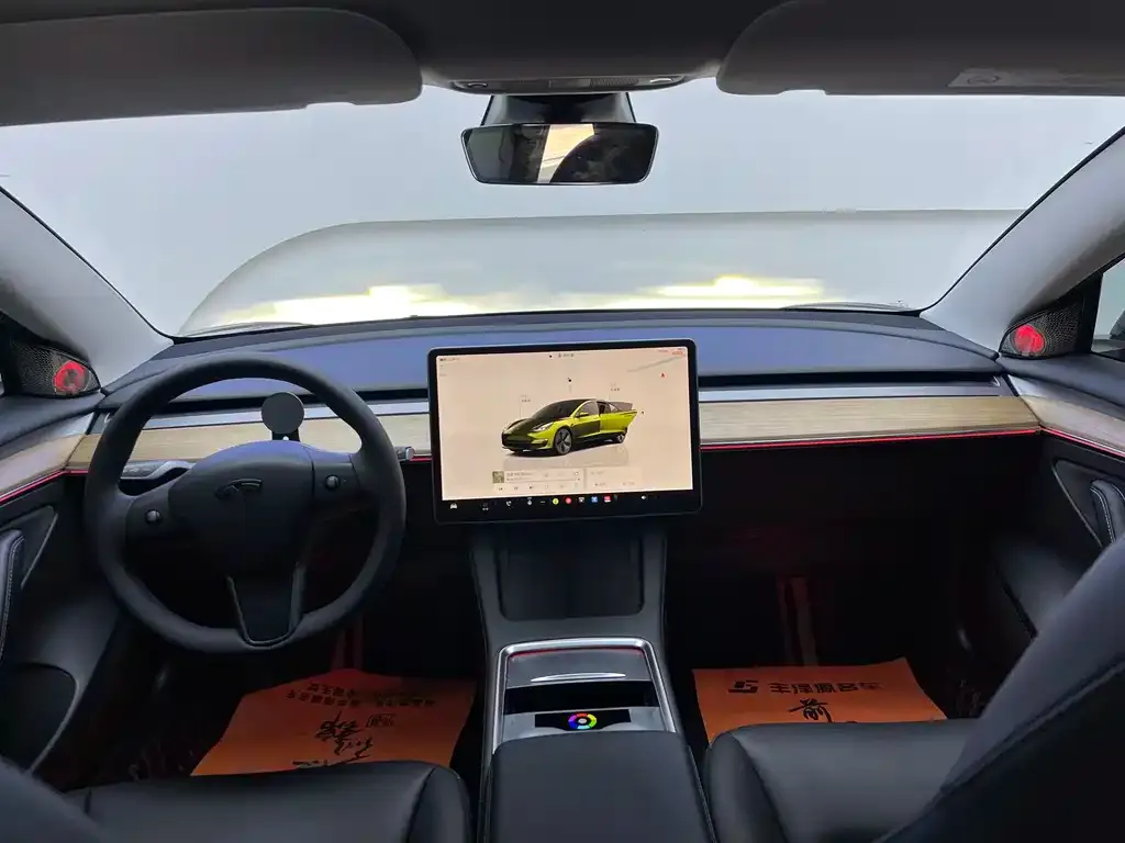 Tesla Model 3 — фото 3