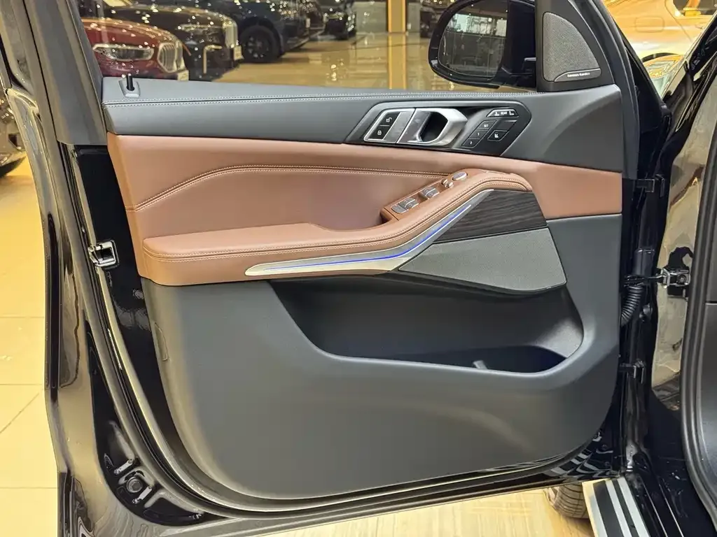BMW X7 2024 из CN, фото 2