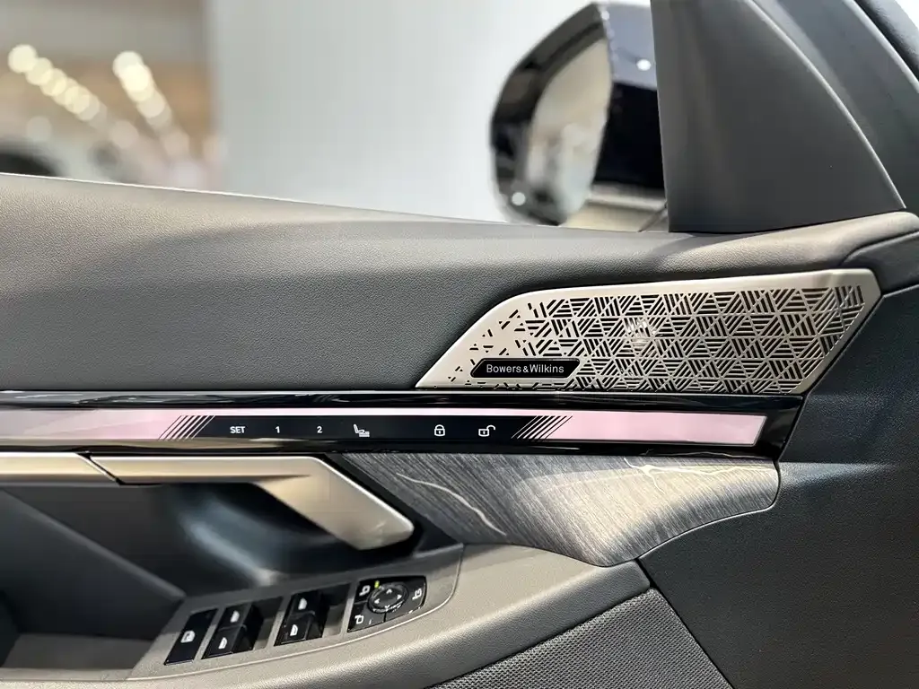 BMW 5 Series 2025 из CN, фото 10
