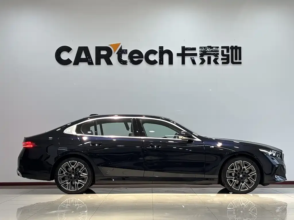 BMW 5 Series 2025 из CN, фото 7