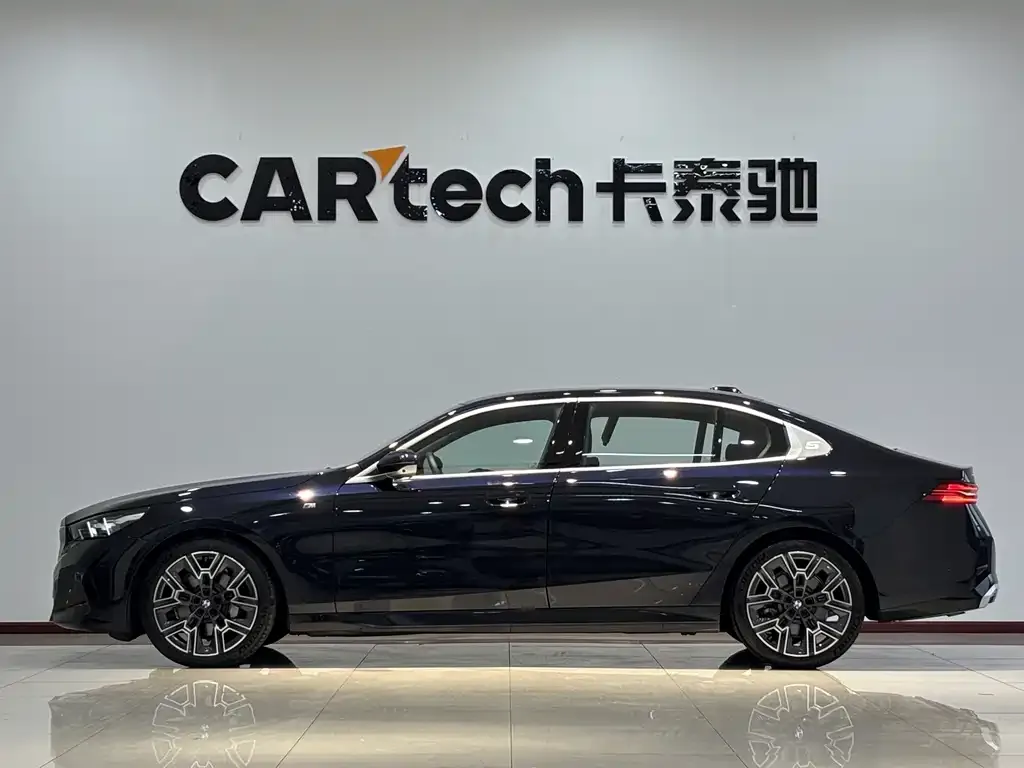 BMW 5 Series 2025 из CN, фото 3