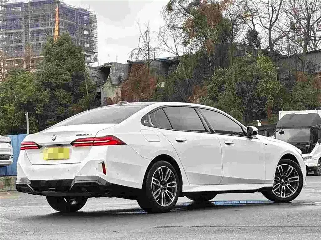 BMW 5 Series — фото 8