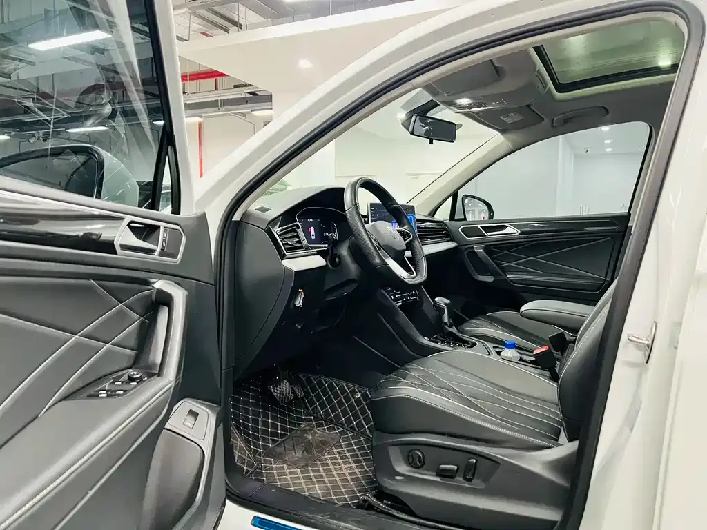 Volkswagen Tiguan L 2023 из CN, фото 4