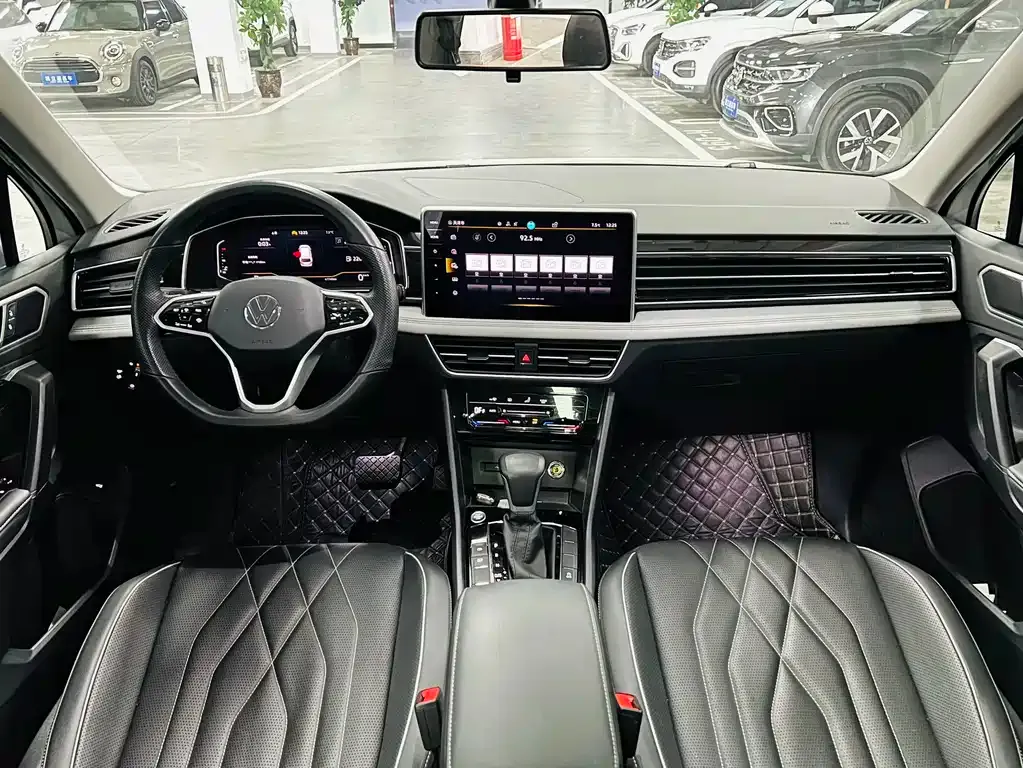 Volkswagen Tiguan L 2023 из CN, фото 10