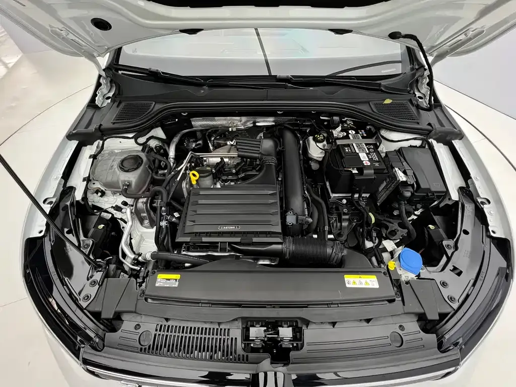 Volkswagen Golf 2022 из CN, фото 8