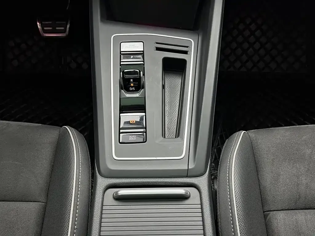 Volkswagen Golf 2022 из CN, фото 10