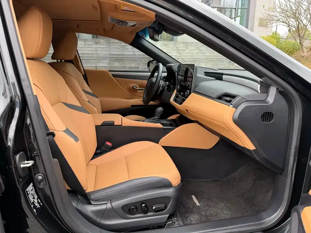 Lexus ES 2025 из CN, фото 2