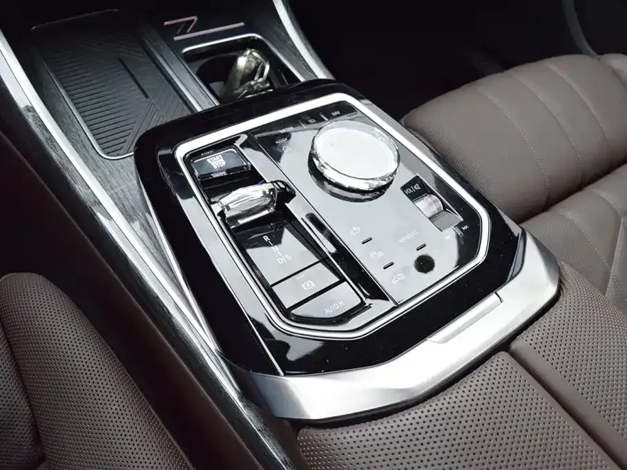 BMW 7 Series — фото 10
