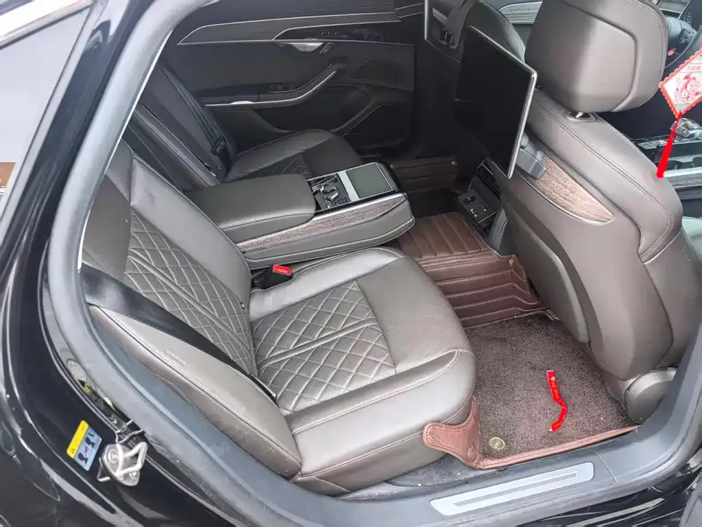 Audi A8 2023 из CN, фото 2