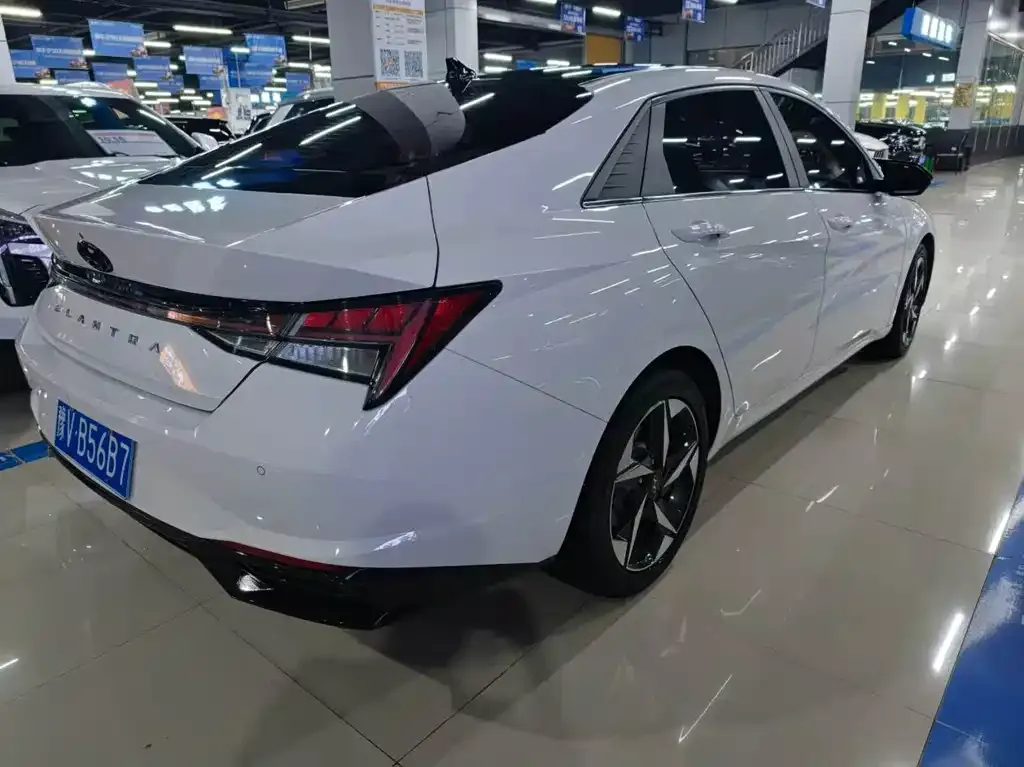 Hyundai Elantra — фото 4