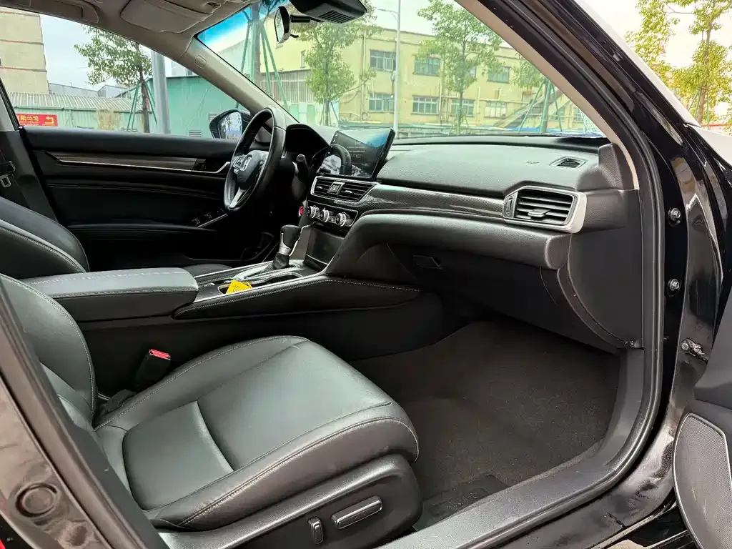 Honda Accord — фото 6