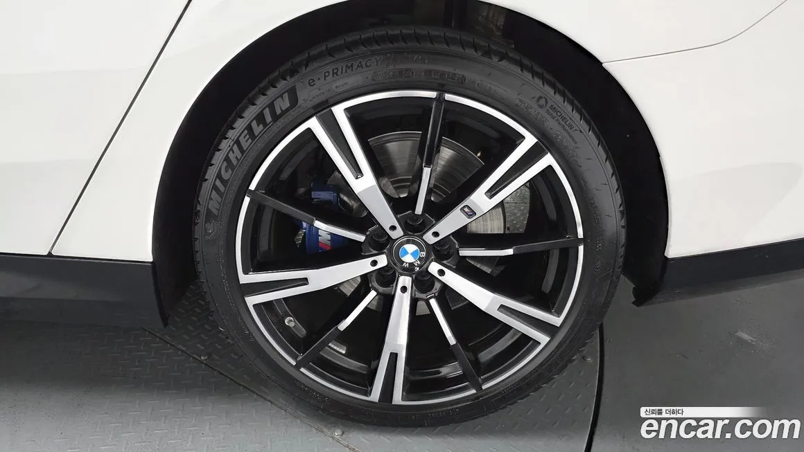 BMW 5-Series — фото 10