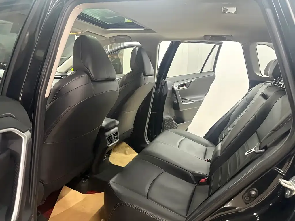 Toyota Wildlander 2022 из CN, фото 5
