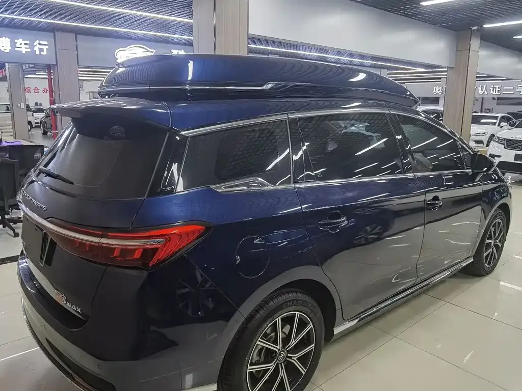 BYD MAX New Energy — фото 6