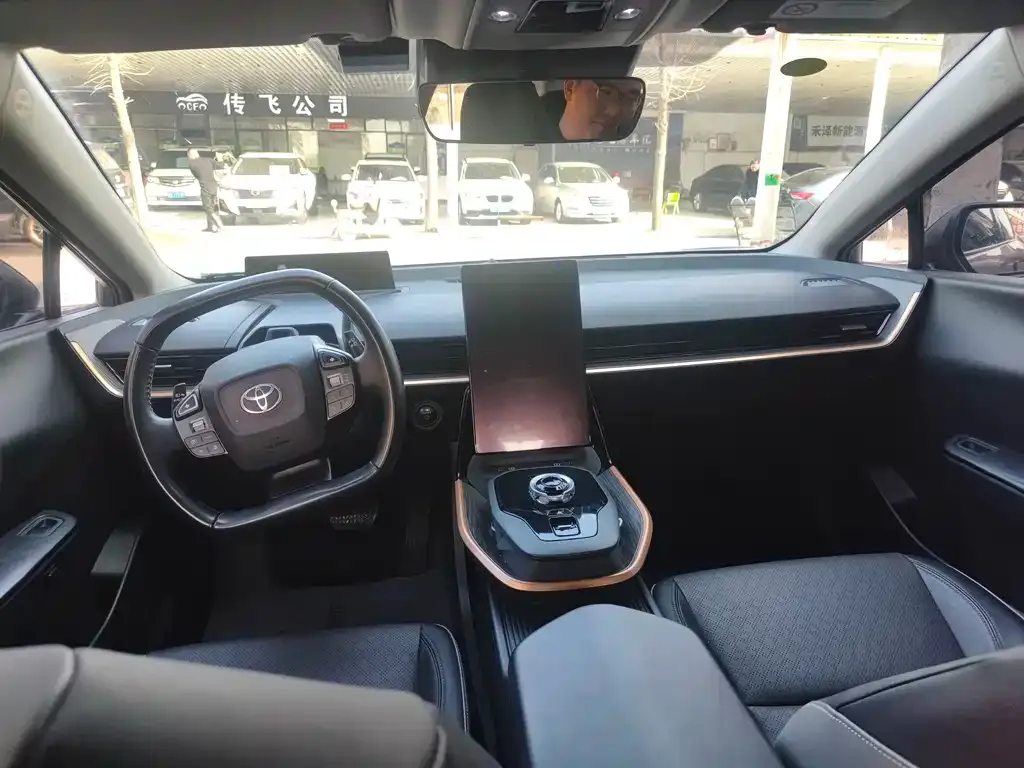 Toyota bZ3 2023 из CN, фото 8
